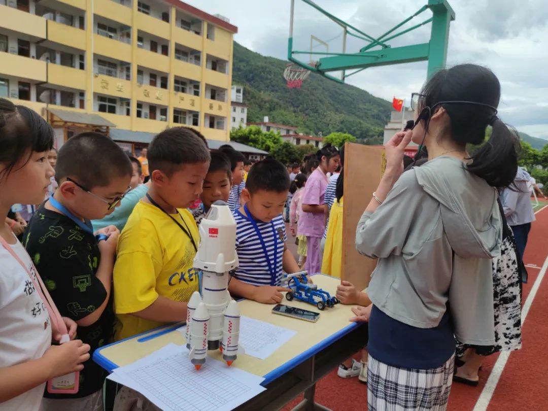 团战篮球技巧教学小学生_小学篮球教程_小学篮球队战术