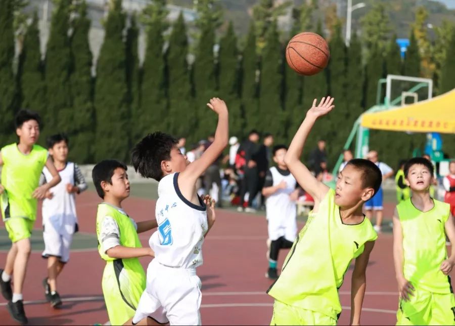 小学篮球教程_团战篮球技巧教学小学生_小学篮球怎么教