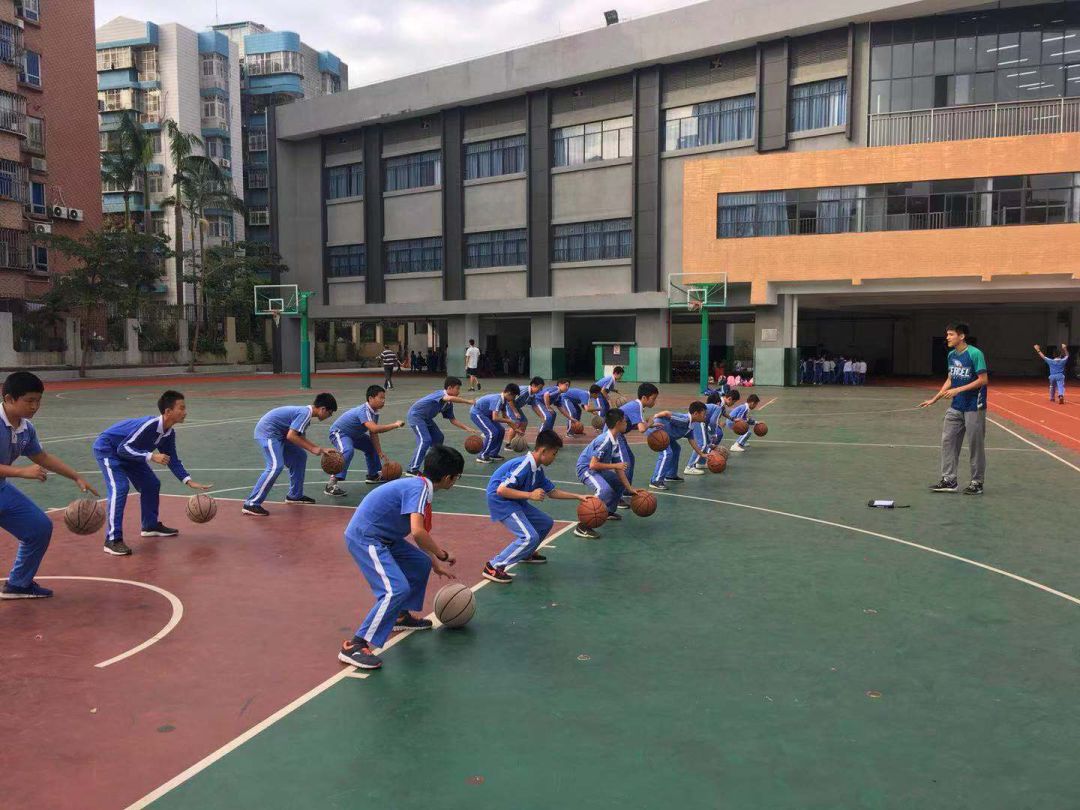 小学篮球怎么教_小学篮球战术训练视频_团战篮球技巧教学小学生