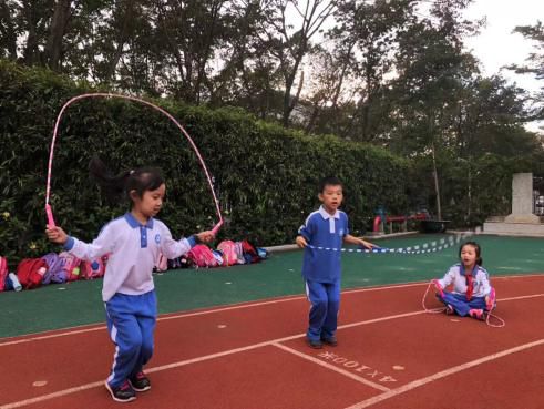 小学篮球战术训练视频_小学篮球怎么教_团战篮球技巧教学小学生