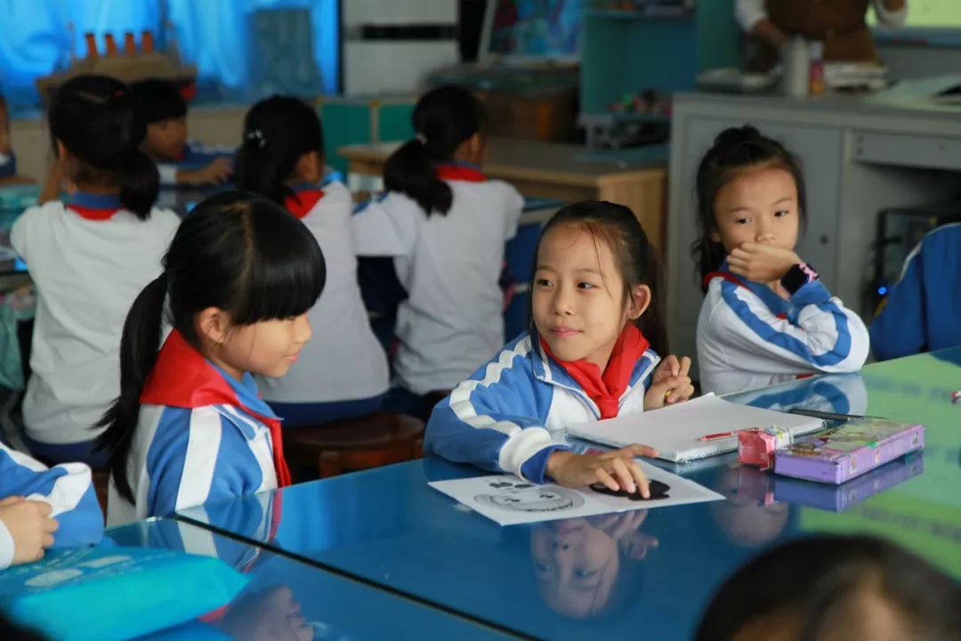 团战篮球技巧教学小学生_小学篮球战术训练视频_小学篮球怎么教