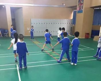 小学篮球怎么教_小学篮球战术训练视频_团战篮球技巧教学小学生