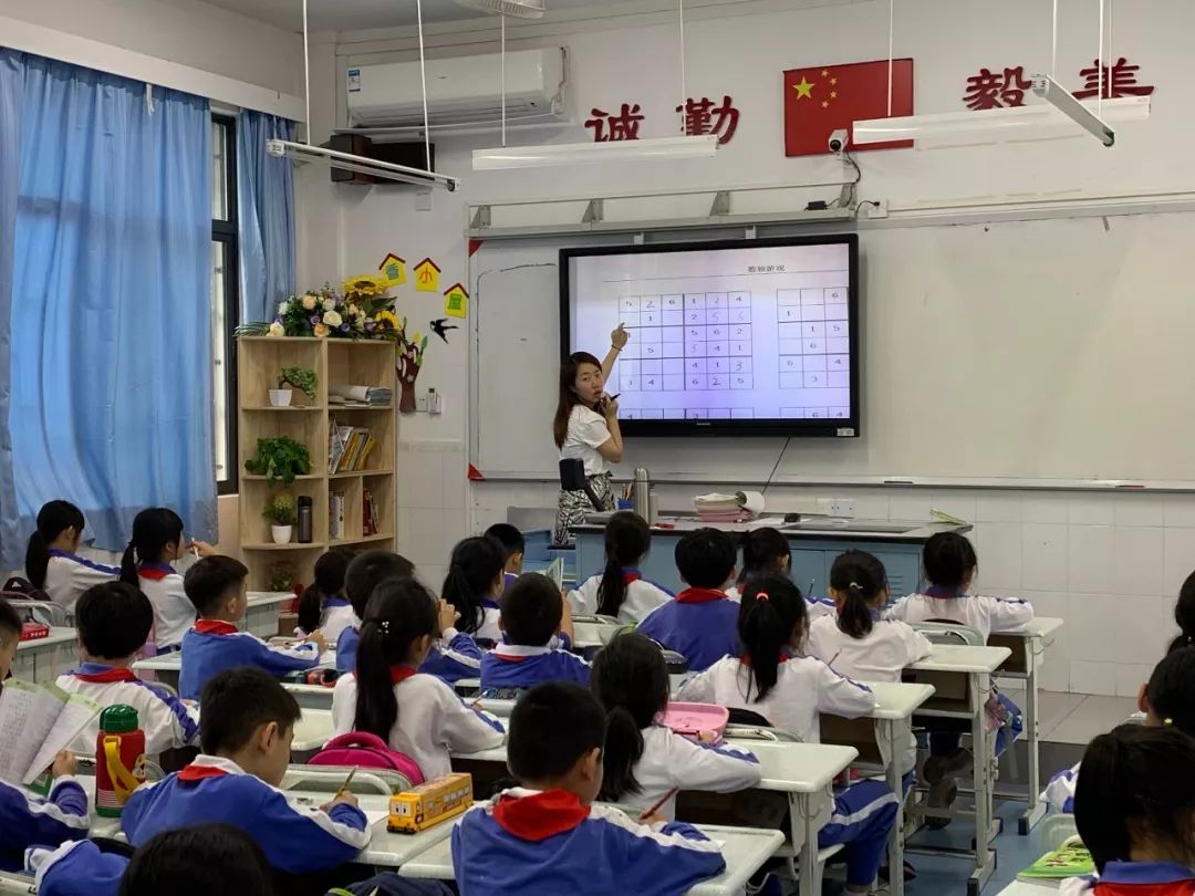 小学篮球战术训练视频_团战篮球技巧教学小学生_小学篮球怎么教