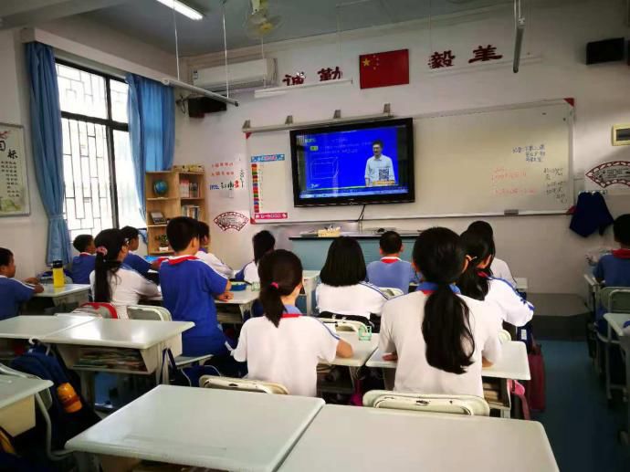 小学篮球怎么教_小学篮球战术训练视频_团战篮球技巧教学小学生