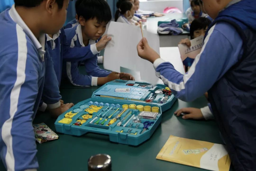 团战篮球技巧教学小学生_小学篮球战术训练视频_小学篮球怎么教