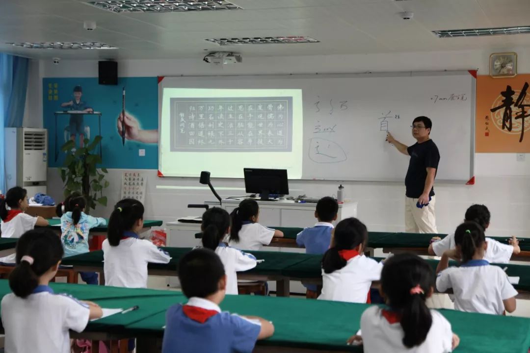 团战篮球技巧教学小学生_小学篮球怎么教_小学篮球战术训练视频