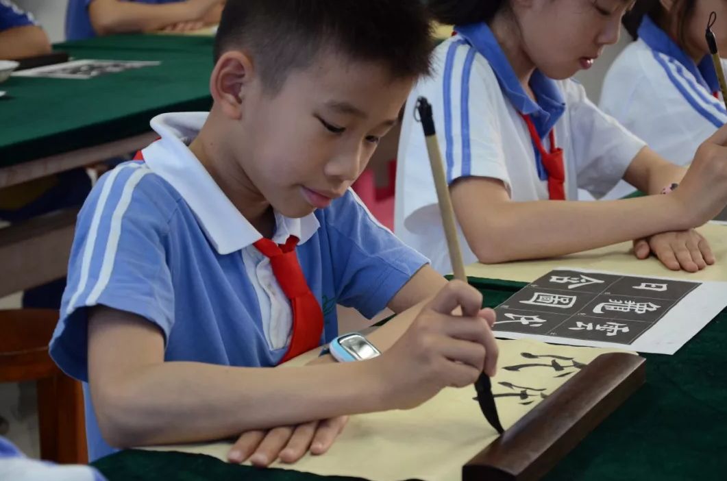 团战篮球技巧教学小学生_小学篮球怎么教_小学篮球战术训练视频