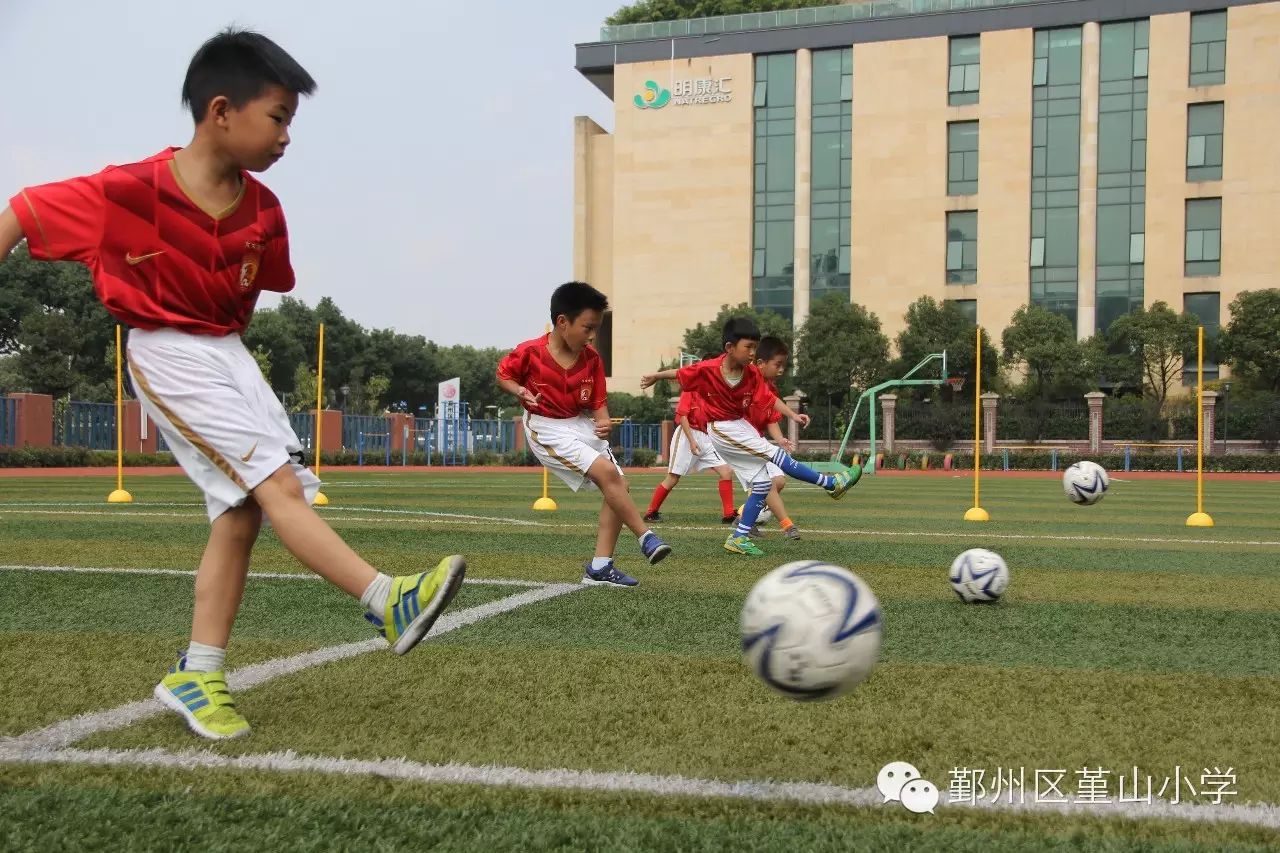 教小学生篮球怎么教_小学生篮球技巧挑战赛_团战篮球技巧教学小学生