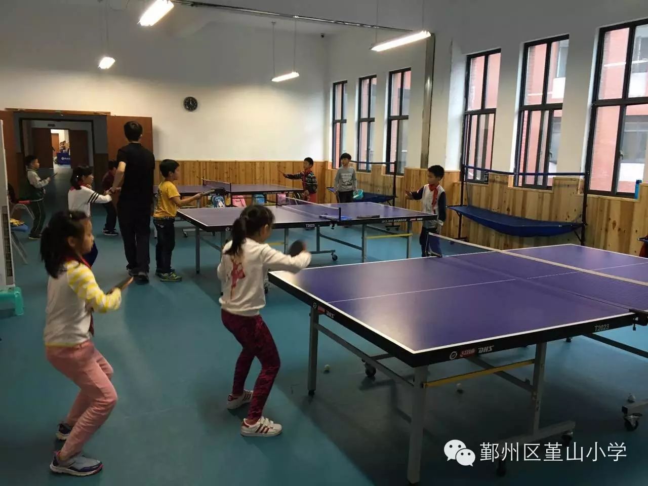 团战篮球技巧教学小学生_教小学生篮球怎么教_小学生篮球技巧挑战赛