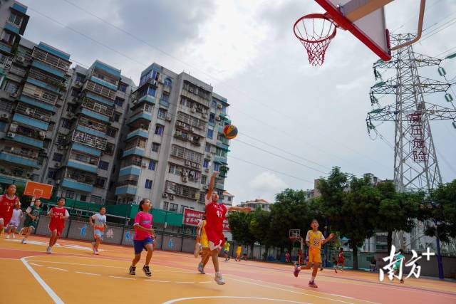 桂凤中学篮球赛冠军是谁_高中篮球全国冠军_桂山中学篮球队